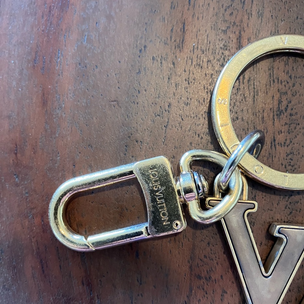 Louis Vuitton Gold LV Logo Key Ring or purse charm preloved.AUTHENTIC - Picture 5 of 9